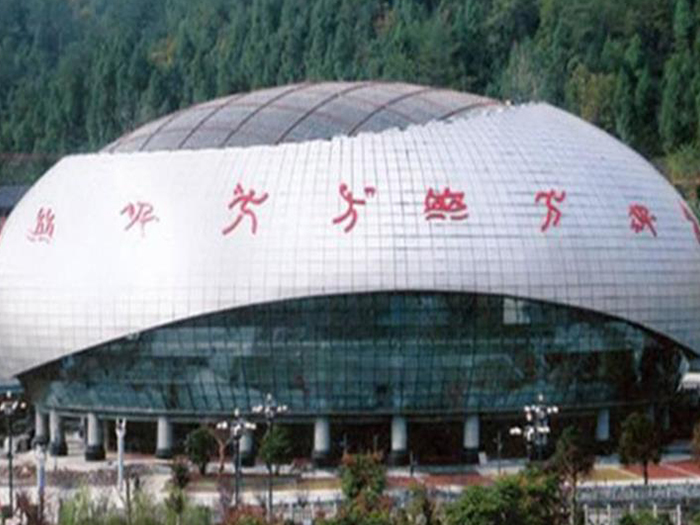 北流体育中心球形网架加工安装